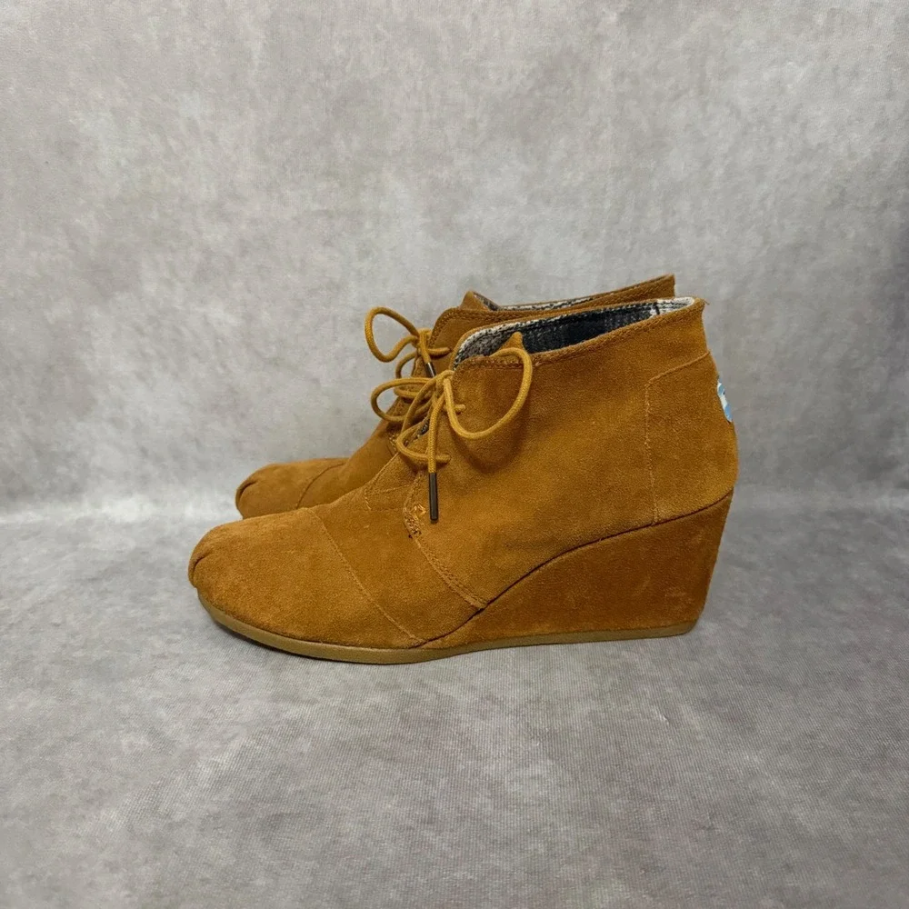 TOMS Desert Wedge Booties Womens Size 10 Brown‎ Suede Lace Up Chukka Ankle Boots